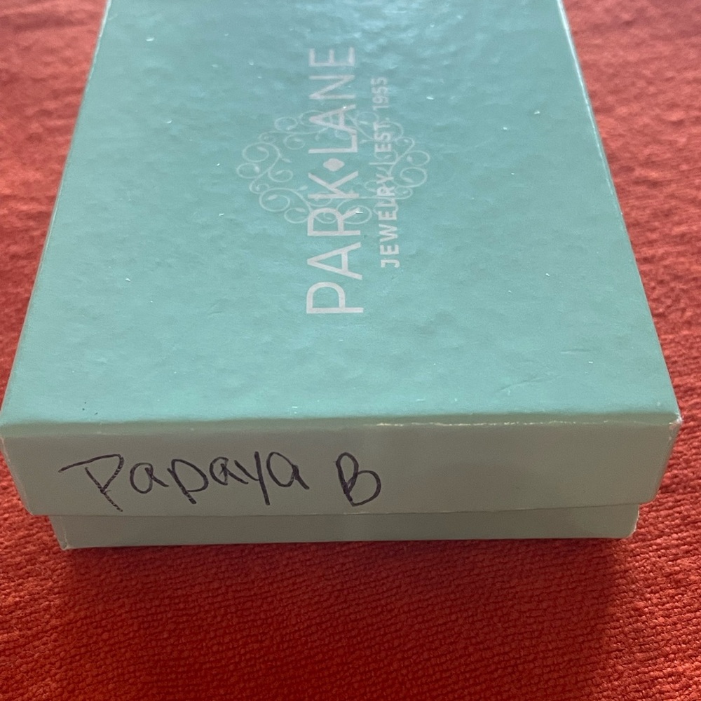 PARK LANE “Papaya Bracelet”  Elegant Gold and Coral bracelet  EUC - Picture 3 of 7